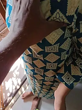 Younger_Couples - boobs show