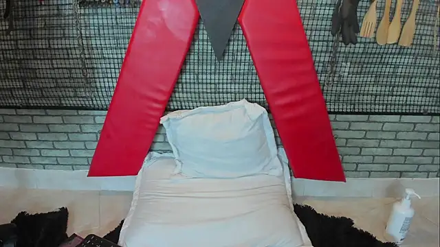 Hillary_bigbutt - wax on my tongue + 5 clips🖐🏼🔥