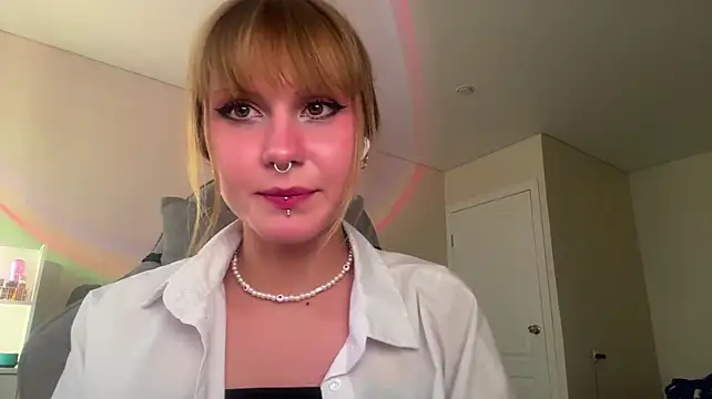 NelliGilbert - Show my panties