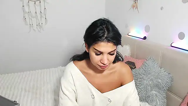 NickyHotXO - naked 20 spanks on the ass