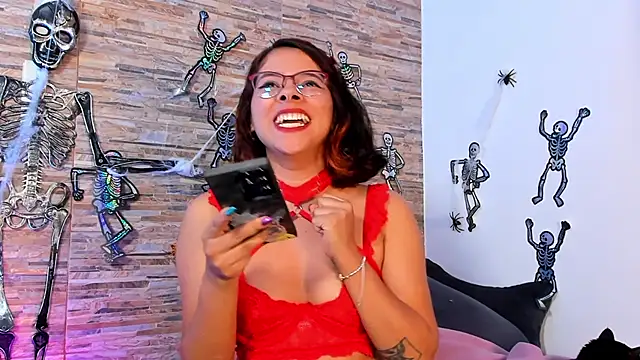 Nath_redrex - show boobs + nipple play