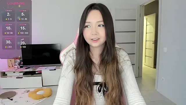 Fluffy_Rose - stay only in underwear
