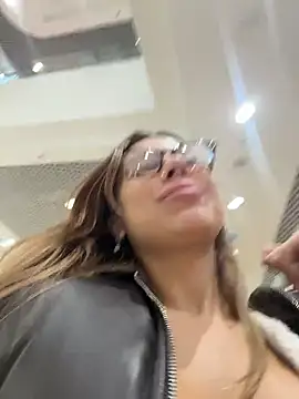Jucie_Boom - RISKY SHOW MY NIPPS IN PUBLIC😱😱