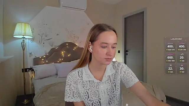 Sweett_Monica - off one button