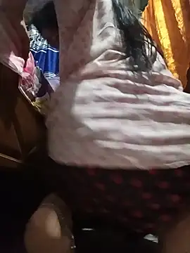 Maya-120 - Lip show