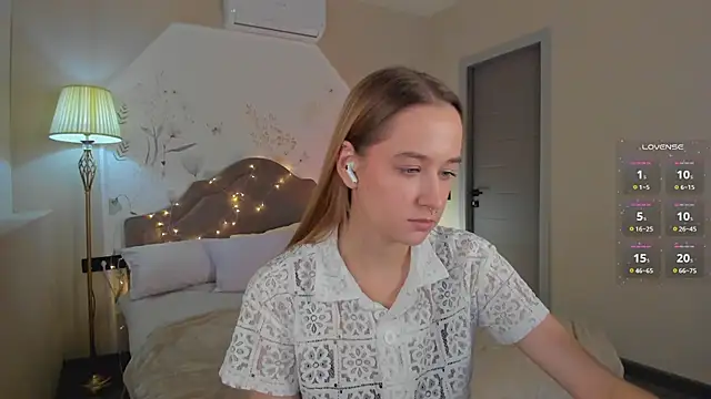 Sweett_Monica - off one button