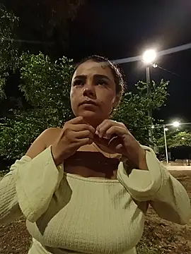 Mommy-Hot - Strange Touch my Tits In a public park