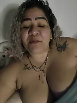 Dalessa_Bigtits - Sucking tits and bouncing