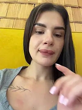 MiraReach - Masturbate pussy in cafe 👅
