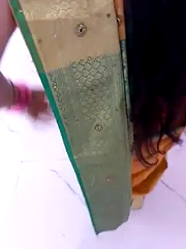 Komal_Bhabhi4u - Full naked walk for 2 minutes