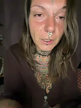 Lizzardqueeen - Tits out + 10 nudes LT