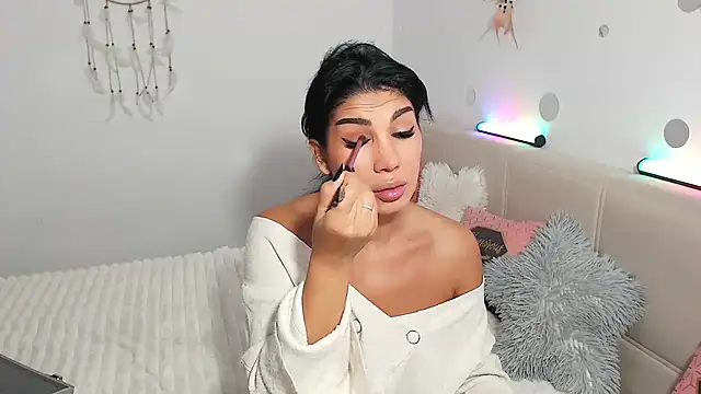 NickyHotXO - naked 20 spanks on the ass
