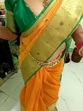 Komal_Bhabhi4u - Full naked walk for 2 minutes