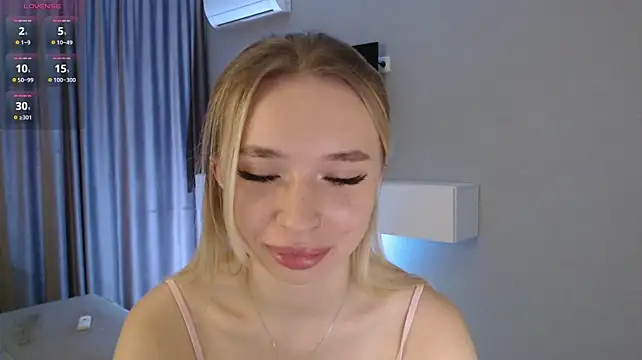 Emily_Hartt - 💜 Naked and play with pussy💜