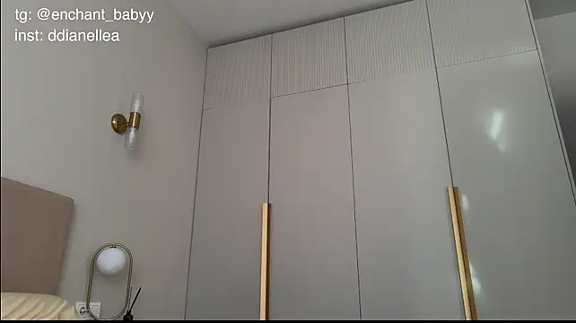 Enchant_baby - show asshole