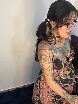 Esmeralda_hairy - clamps on titis