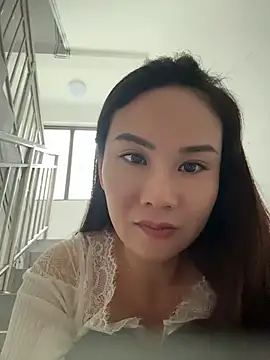 Yioyio-666 - 仿真精液摸胸诱惑2分钟