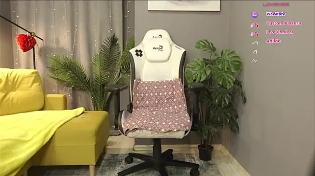 Megany - Topless boobs bouncing show ;)