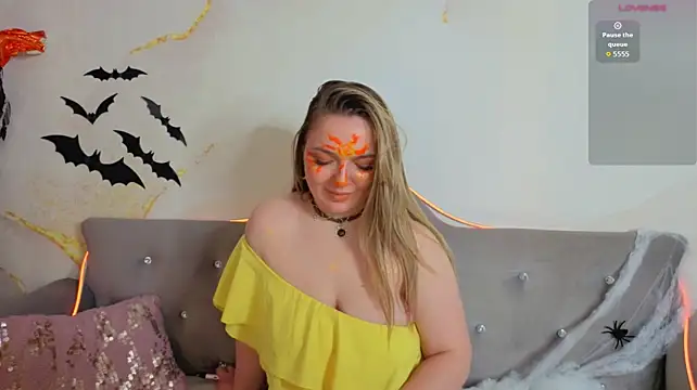 Nelly_Flores - Spank sexy butt