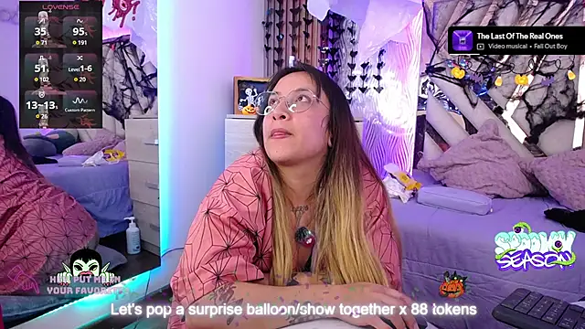 NyxAndria_1 - 🎯 Boobies out,oil play on nipples🎈