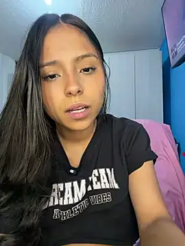 Littlee_Lucy - show tits