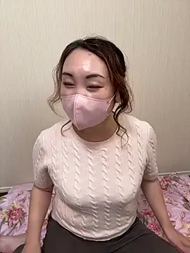 Anna_22 - 上ぽいしてGカップ胸元を至近距離で見せます