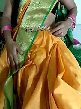 Komal_Bhabhi4u - Full naked walk for 2 minutes
