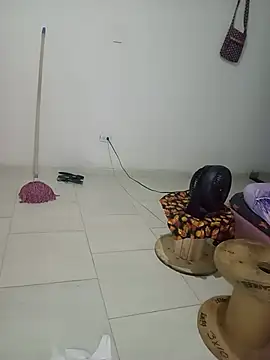 Luna_petite69 - Flash ass