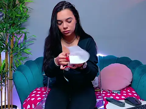 Mila_Kunnis - Spice me up 😈🍒