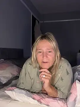 Blondnboujee53