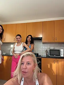 TUNDEROSE1 - Boobs