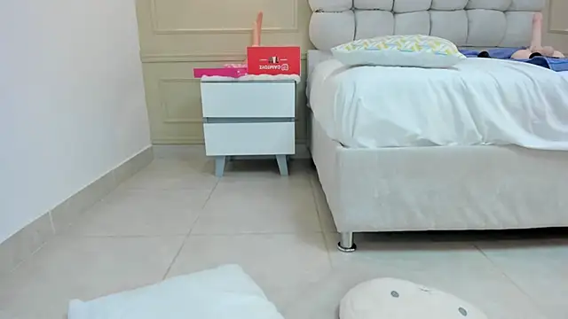 MAYTE1096 - fingers in pussy and suck