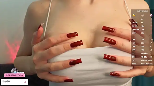 Cuteloat - flash boobies
