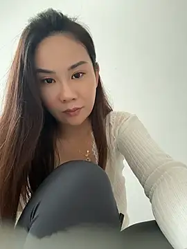 Yioyio-666 - 仿真精液摸胸诱惑2分钟