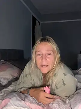 Blondnboujee53