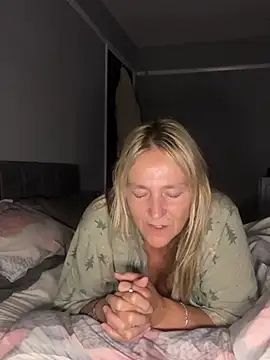 Blondnboujee53