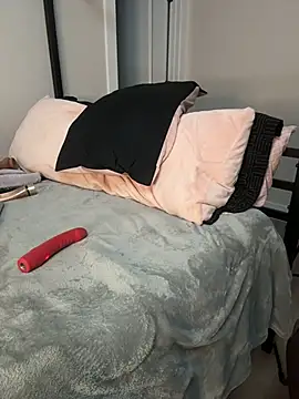 Anne-Laurent - 🍆dildo squirt💦+tits🍒 LT 3 min cntrl