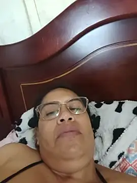 Emilif_ - squeeze tits 🍒