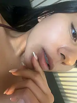 Lilybeeth - Masturbates feet with dildo.