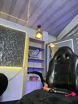 Saraa-Love - control toy x 2 minuets x slap pussy