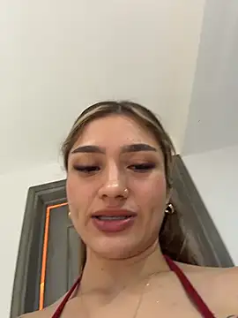 Ariannaa_1 - Ari que hay debajo de tu short? 🙊