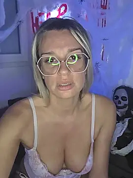 SpicyVicky - Gode chatte couloir (ticket show 90tk)