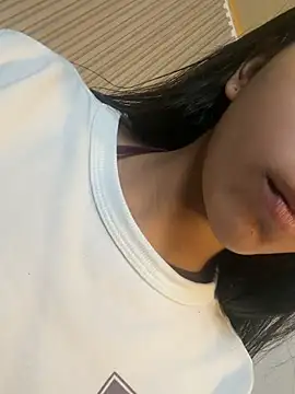 Lilybeeth - Masturbates feet with dildo.