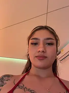 Ariannaa_1 - Ari que hay debajo de tu short? 🙊