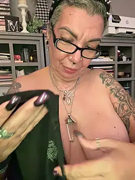 Dieseldame1313 - Hey guys topless dance