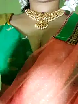 Komal_Bhabhi4u - Full naked walk for 2 minutes