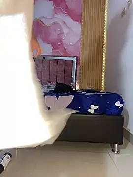 Hally21 - SPANK ASS