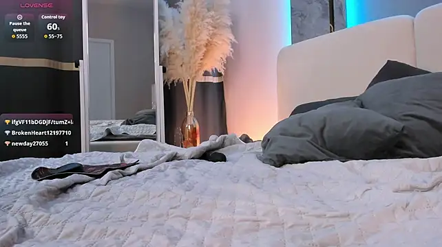 Chloewinter - MY ASS WANTS A FINGER INSIDE!💦