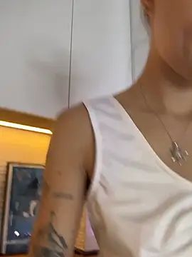 Enjoy_my_beauty - squeeze nipples