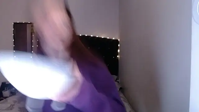 Holy_juli - spanking in the ass ---no nude --